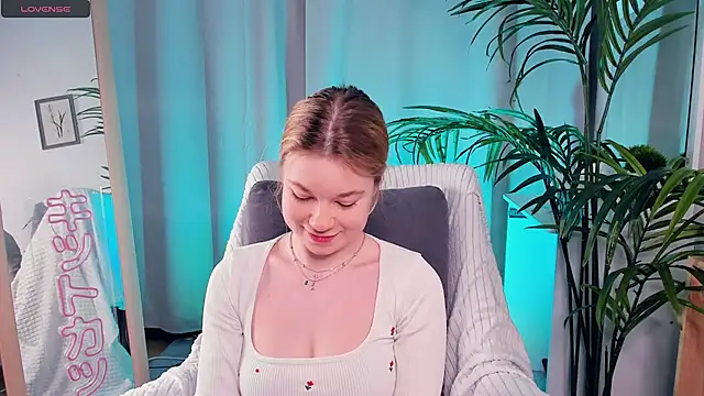 PollyHathor online show from February 14, 2025, 9:43 pm