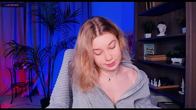 PollyHathor online show from March 18, 2025, 9:21 pm