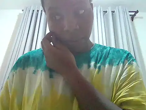 Snapshot of Queen_loveer chatting on July 1, 2026, 10:10 pm Queen loveer online show from July 1, 2026, 10:10 pm