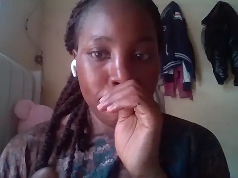 Snapshot of Queen_loveer chatting on November 4, 2025, 11:03 am Queen loveer online show from November 4, 2025, 11:03 am