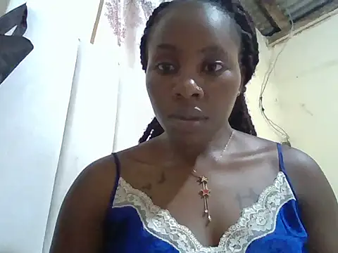 Snapshot of Queen_loveer chatting on October 31, 2025, 8:27 pm Queen loveer online show from October 31, 2025, 8:27 pm