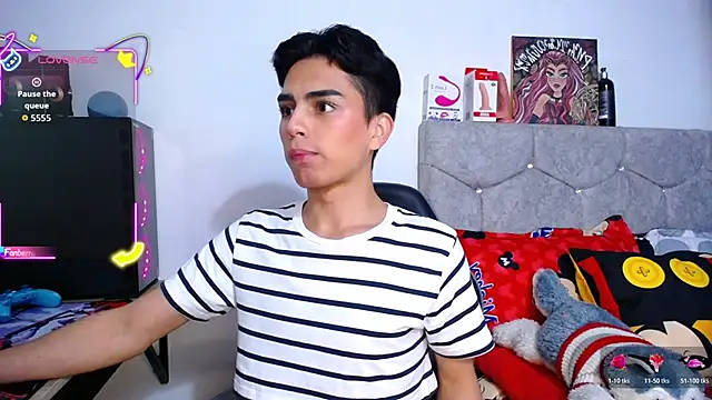 OwenBluee online show from December 2, 2025, 6:37 am