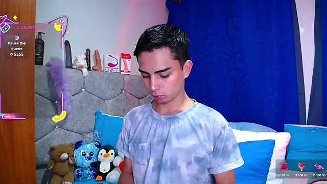 Snapshot of OwenBluee chatting on September 25, 2025, 11:00 pm OwenBluee online show from September 25, 2025, 11:00 pm