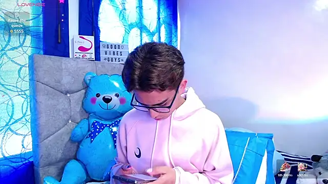 OwenBluee online show from January 28, 2025, 1:38 pm