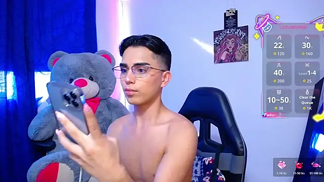 Snapshot of OwenBluee chatting on June 26, 2026, 9:20 pm OwenBluee online show from June 26, 2026, 9:20 pm