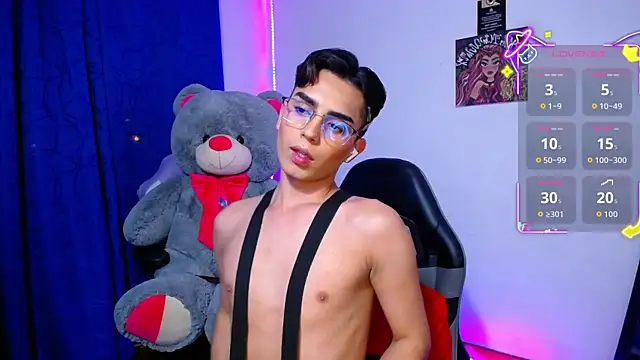 Snapshot of OwenBluee chatting on July 8, 2026, 6:58 am OwenBluee online show from July 8, 2026, 6:58 am