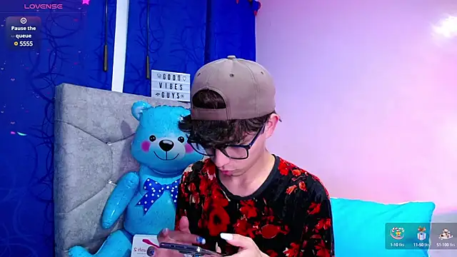 OwenBluee online show from December 29, 2024, 4:48 am
