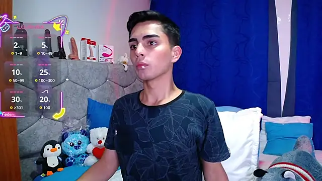 Snapshot of OwenBluee chatting on September 24, 2025, 11:21 pm OwenBluee online show from September 24, 2025, 11:21 pm