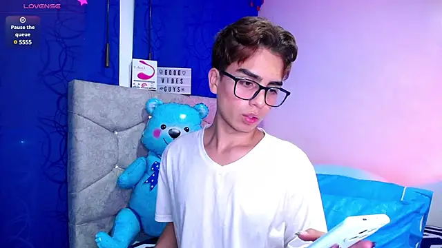 OwenBluee online show from January 29, 2025, 6:33 am
