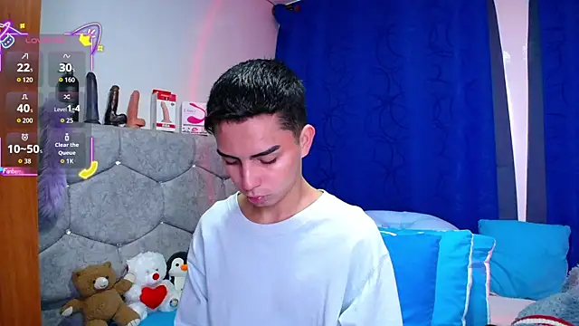 Snapshot of OwenBluee chatting on September 17, 2025, 3:03 pm OwenBluee online show from September 17, 2025, 3:03 pm