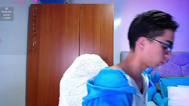 OwenBluee online show from January 18, 2025, 6:24 am
