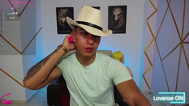 Snapshot of Taylor_John chatting on January 18, 2025, 9:34 pm Taylor John online show from January 18, 2025, 9:34 pm