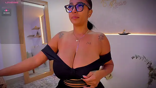 anahi ryan  online show from January 30, 2025, 3:08 pm