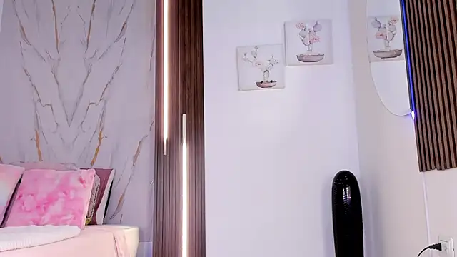 mia six66 online show from April 4, 2026, 12:12 pm