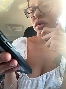 myloveforyouu online show from October 12, 2025, 1:12 pm