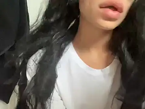 myloveforyouu online show from January 13, 2025, 5:44 pm