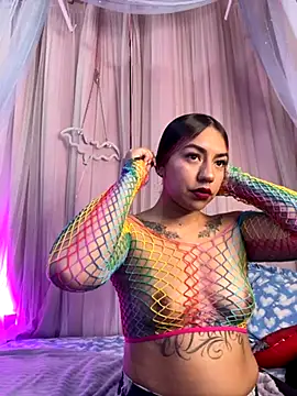 Snapshot of Ivann4 chatting on October 15, 2025, 8:50 pm Ivann4 online show from October 15, 2025, 8:50 pm