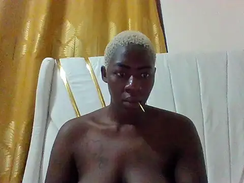 Snapshot of SquirtQueen16 chatting on October 2, 2025, 8:01 pm SquirtQueen16 online show from October 2, 2025, 8:01 pm