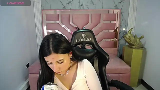 lizzyluk ch online show from January 16, 2025, 1:27 am