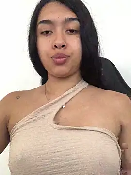 Snapshot of SweetLatiin_ chatting on October 5, 2025, 6:53 pm SweetLatiin online show from October 5, 2025, 6:53 pm