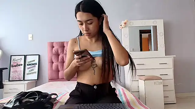 SweetLatiin  online show from February 20, 2025, 2:57 pm