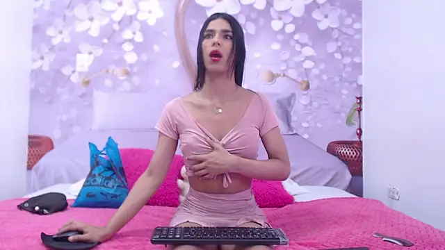 Snapshot of Luluu_08 chatting on September 20, 2025, 2:11 pm Luluu 08 online show from September 20, 2025, 2:11 pm