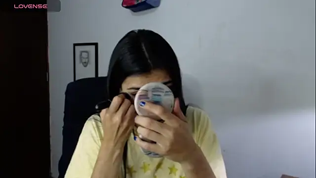 Snapshot of alma_violeta chatting on October 3, 2025, 1:23 pm alma violeta online show from October 3, 2025, 1:23 pm