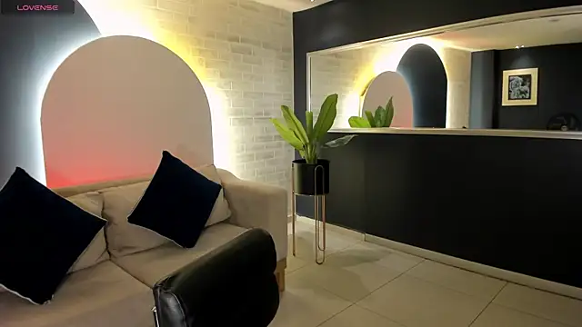 MariaHerrera  online show from November 18, 2025, 9:40 pm