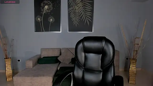 KatieStonne online show from October 28, 2025, 3:29 am