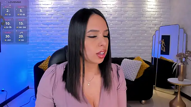 KatieStonne online show from October 17, 2025, 2:48 am