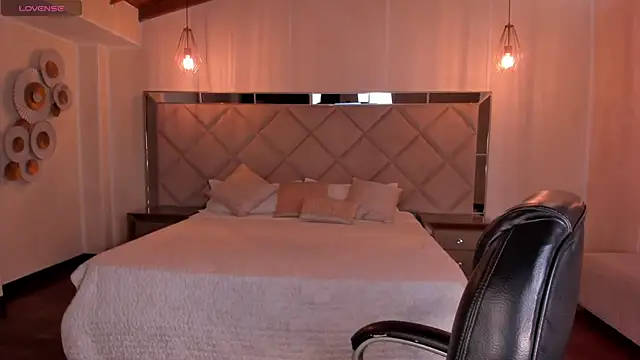 KatieStonne online show from October 1, 2025, 2:38 am