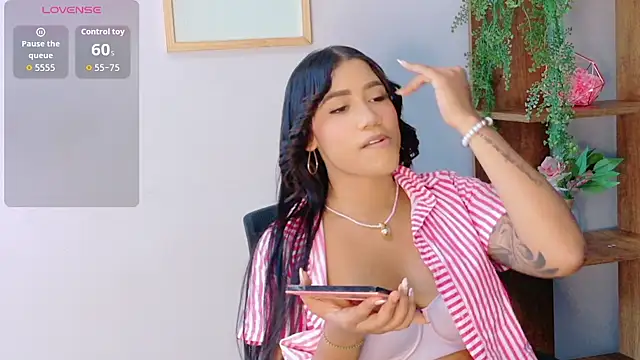 Salome Diaz  online show from February 24, 2026, 5:19 am