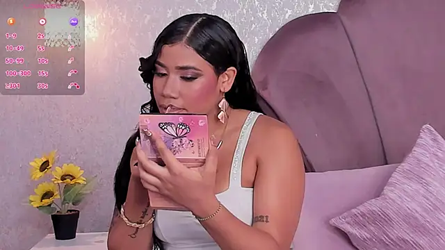 Snapshot of Salome_Diaz_ chatting on October 30, 2025, 4:00 am Salome Diaz  online show from October 30, 2025, 4:00 am