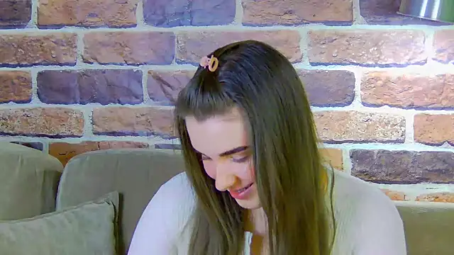 Snapshot of Sofia_Hugs chatting on May 9, 2026, 6:11 pm Sofia Hugs online show from May 9, 2026, 6:11 pm