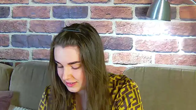 Snapshot of Sofia_Hugs chatting on May 16, 2026, 6:18 pm Sofia Hugs online show from May 16, 2026, 6:18 pm