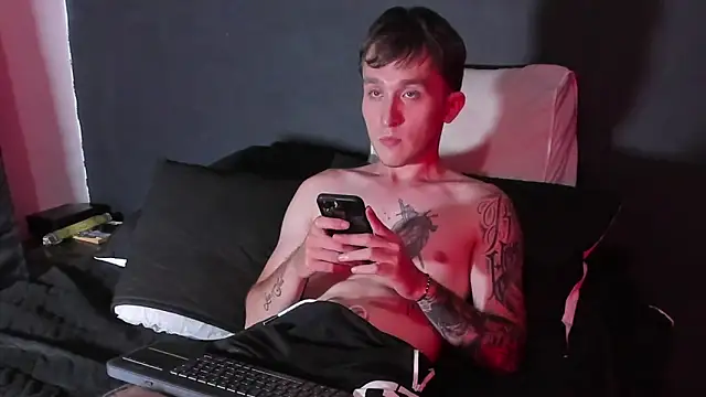 Snapshot of Dylanwhite23_ chatting on September 25, 2025, 12:05 am Dylanwhite23 online show from September 25, 2025, 12:05 am