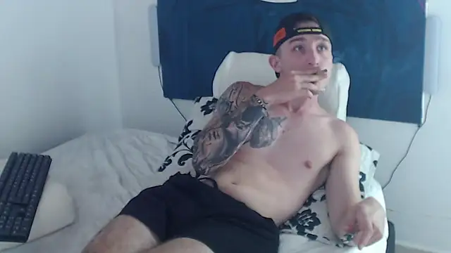 Dylanwhite23  online show from January 3, 2025, 4:33 am