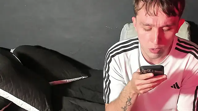 Snapshot of Dylanwhite23_ chatting on October 16, 2025, 6:05 pm Dylanwhite23 online show from October 16, 2025, 6:05 pm