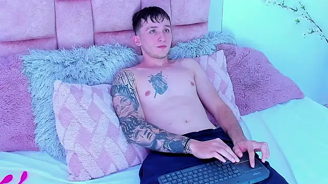 Dylanwhite23  online show from January 28, 2025, 5:00 am