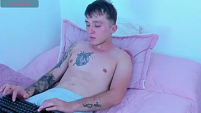 Dylanwhite23  online show from February 2, 2025, 5:21 am