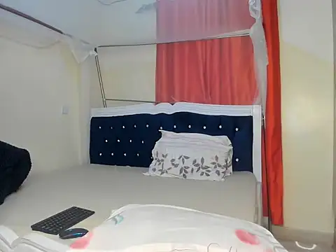 Snapshot of Curvy_Latoya chatting on February 26, 2025, 8:36 pm Curvy Latoya online show from February 26, 2025, 8:36 pm