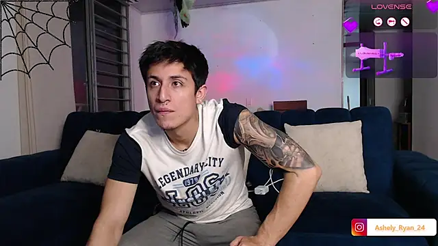 Snapshot of ashely_ryan24 chatting on October 18, 2025, 12:01 am ashely ryan24 online show from October 18, 2025, 12:01 am