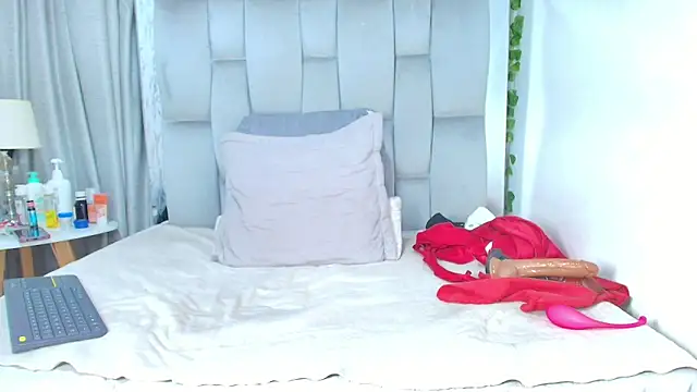 Snapshot of Rachele_x chatting on November 28, 2025, 12:38 pm Rachele x online show from November 28, 2025, 12:38 pm