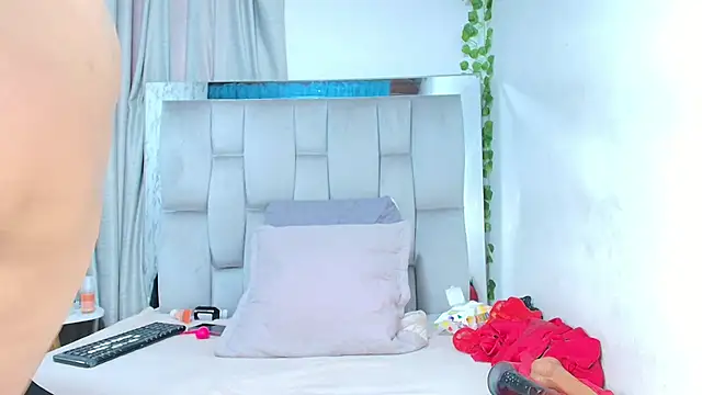 Snapshot of Rachele_x chatting on November 16, 2025, 1:49 pm Rachele x online show from November 16, 2025, 1:49 pm