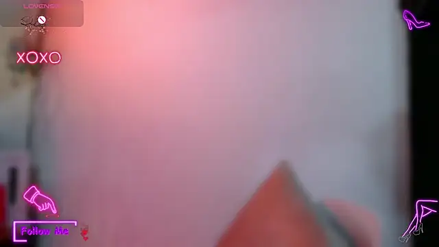 Snapshot of LauGrayJ chatting on October 4, 2025, 9:49 pm LauGrayJ online show from October 4, 2025, 9:49 pm