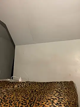 AUNYXXX online show from March 8, 2025, 4:01 am