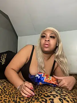 AUNYXXX online show from February 21, 2025, 4:40 am