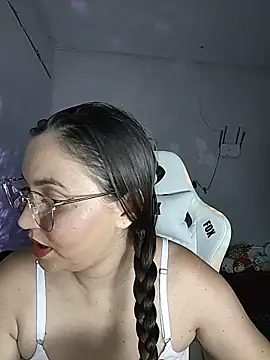 Snapshot of dani123unica chatting on October 28, 2025, 4:17 pm dani123unica online show from October 28, 2025, 4:17 pm