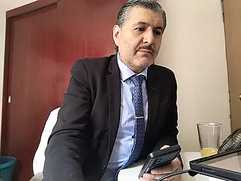 Snapshot of BushBator chatting on February 26, 2025, 8:04 pm BushBator online show from February 26, 2025, 8:04 pm