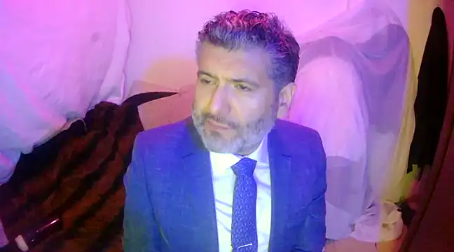 Snapshot of BushBator chatting on February 11, 2025, 6:51 am BushBator online show from February 11, 2025, 6:51 am